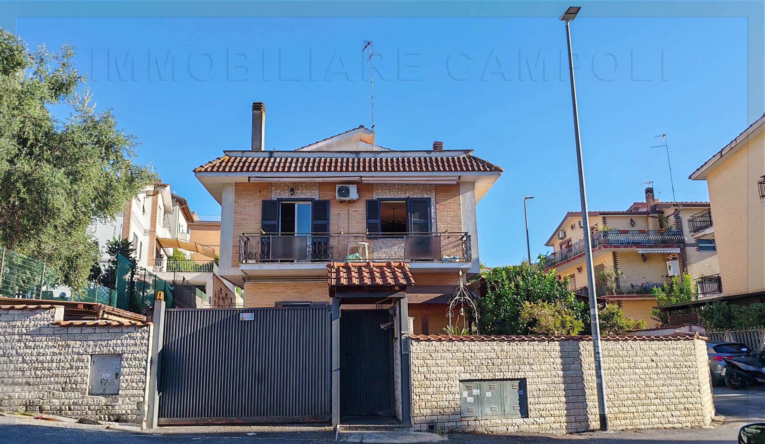 CASALOTTI VIA VALLORIATE Quadrilocale con doppi servizi box e 3 posti auto